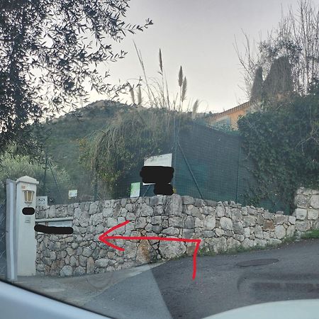 Le Mas D'Angeline, Vue Mer, Jardin Commun, Parking, Voiture Requise, 10 Min En Voiture De Monaco, Route Etroite, Pente Raide, Croisement Limite, Sea View, Shared Garden, Parking, Car Required, 10 Min Drive From Monaco, Narrow Steep Road, Limited Pass Beausoleil Luaran gambar