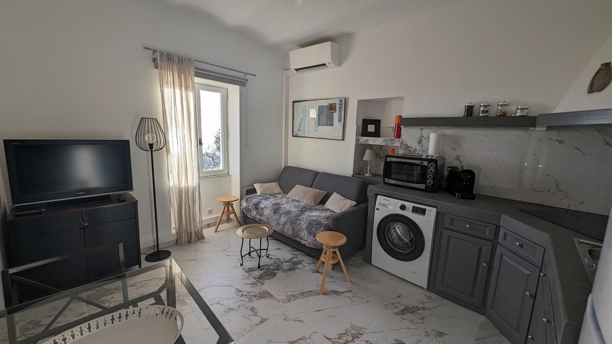 Le Mas D'Angeline, Vue Mer, Jardin Commun, Parking, Voiture Requise, 10 Min En Voiture De Monaco, Route Etroite, Pente Raide, Croisement Limite, Sea View, Shared Garden, Parking, Car Required, 10 Min Drive From Monaco, Narrow Steep Road, Limited Pass Beausoleil Luaran gambar