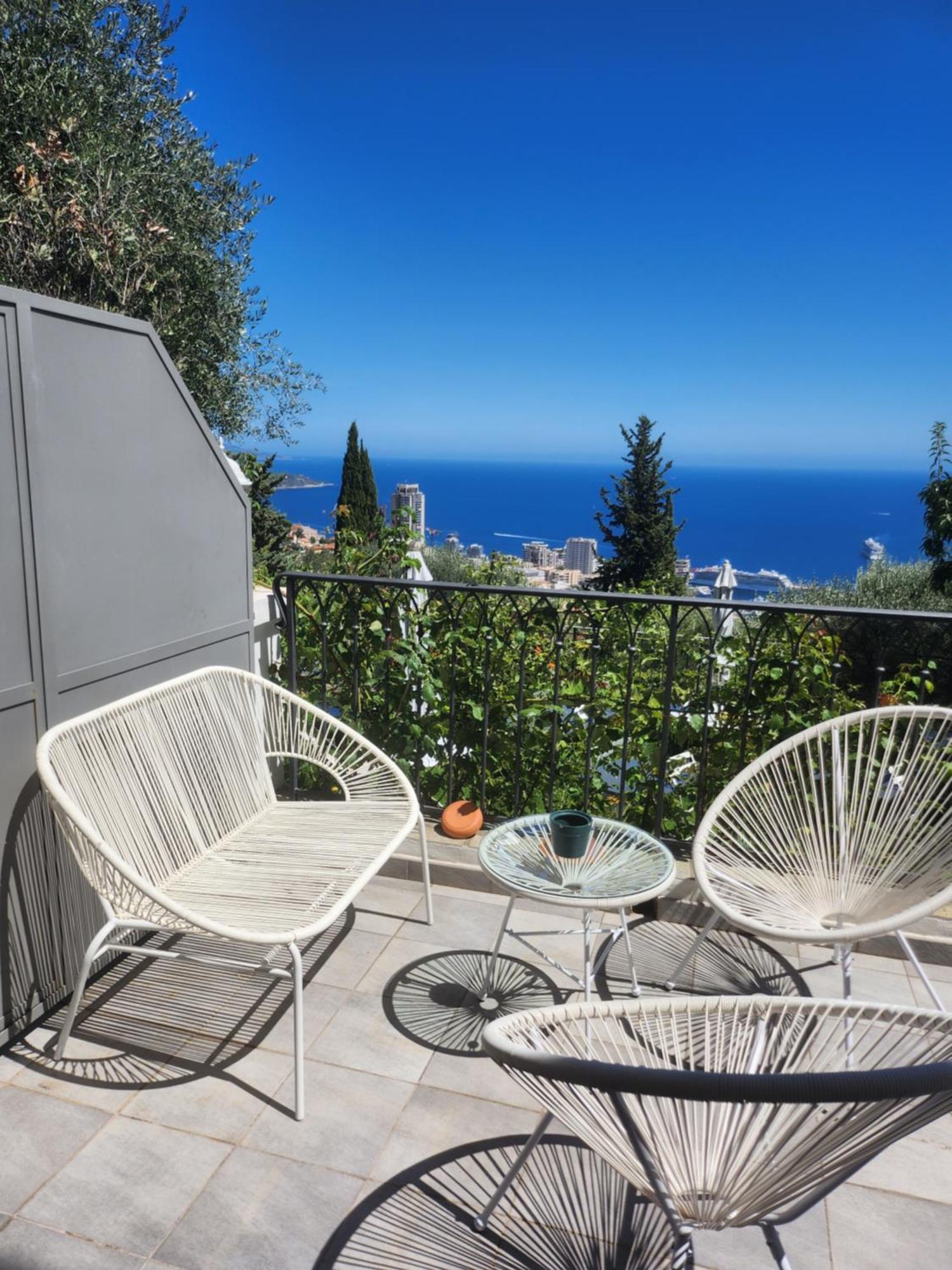 Le Mas D'Angeline, Vue Mer, Jardin Commun, Parking, Voiture Requise, 10 Min En Voiture De Monaco, Route Etroite, Pente Raide, Croisement Limite, Sea View, Shared Garden, Parking, Car Required, 10 Min Drive From Monaco, Narrow Steep Road, Limited Pass Beausoleil Luaran gambar