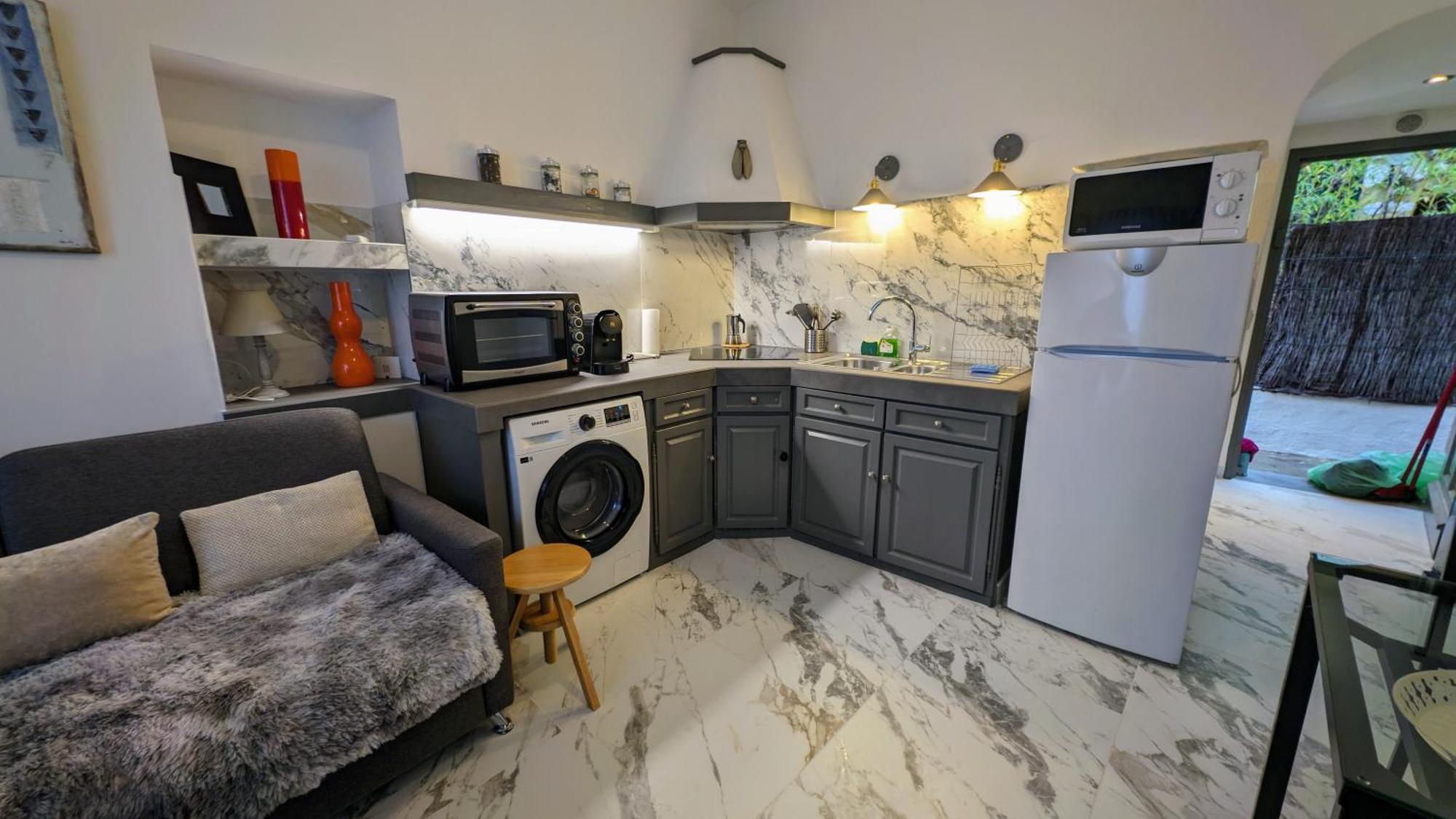 Le Mas D'Angeline, Vue Mer, Jardin Commun, Parking, Voiture Requise, 10 Min En Voiture De Monaco, Route Etroite, Pente Raide, Croisement Limite, Sea View, Shared Garden, Parking, Car Required, 10 Min Drive From Monaco, Narrow Steep Road, Limited Pass Beausoleil Luaran gambar