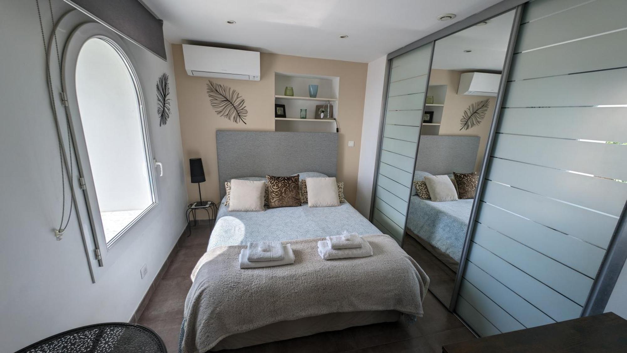 Le Mas D'Angeline, Vue Mer, Jardin Commun, Parking, Voiture Requise, 10 Min En Voiture De Monaco, Route Etroite, Pente Raide, Croisement Limite, Sea View, Shared Garden, Parking, Car Required, 10 Min Drive From Monaco, Narrow Steep Road, Limited Pass Beausoleil Luaran gambar