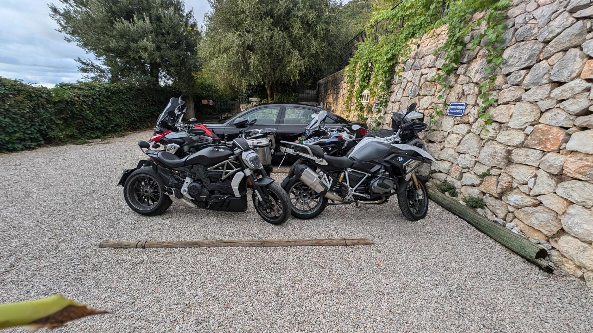 Le Mas D'Angeline, Vue Mer, Jardin Commun, Parking, Voiture Requise, 10 Min En Voiture De Monaco, Route Etroite, Pente Raide, Croisement Limite, Sea View, Shared Garden, Parking, Car Required, 10 Min Drive From Monaco, Narrow Steep Road, Limited Pass Beausoleil Luaran gambar