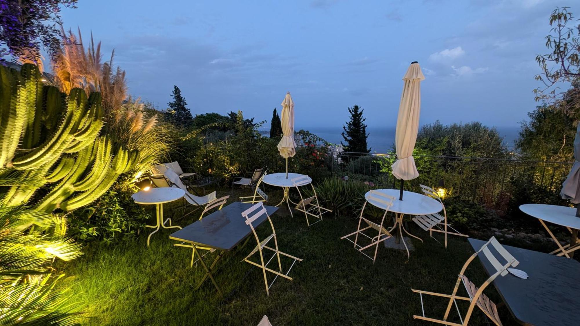 Le Mas D'Angeline, Vue Mer, Jardin Commun, Parking, Voiture Requise, 10 Min En Voiture De Monaco, Route Etroite, Pente Raide, Croisement Limite, Sea View, Shared Garden, Parking, Car Required, 10 Min Drive From Monaco, Narrow Steep Road, Limited Pass Beausoleil Luaran gambar