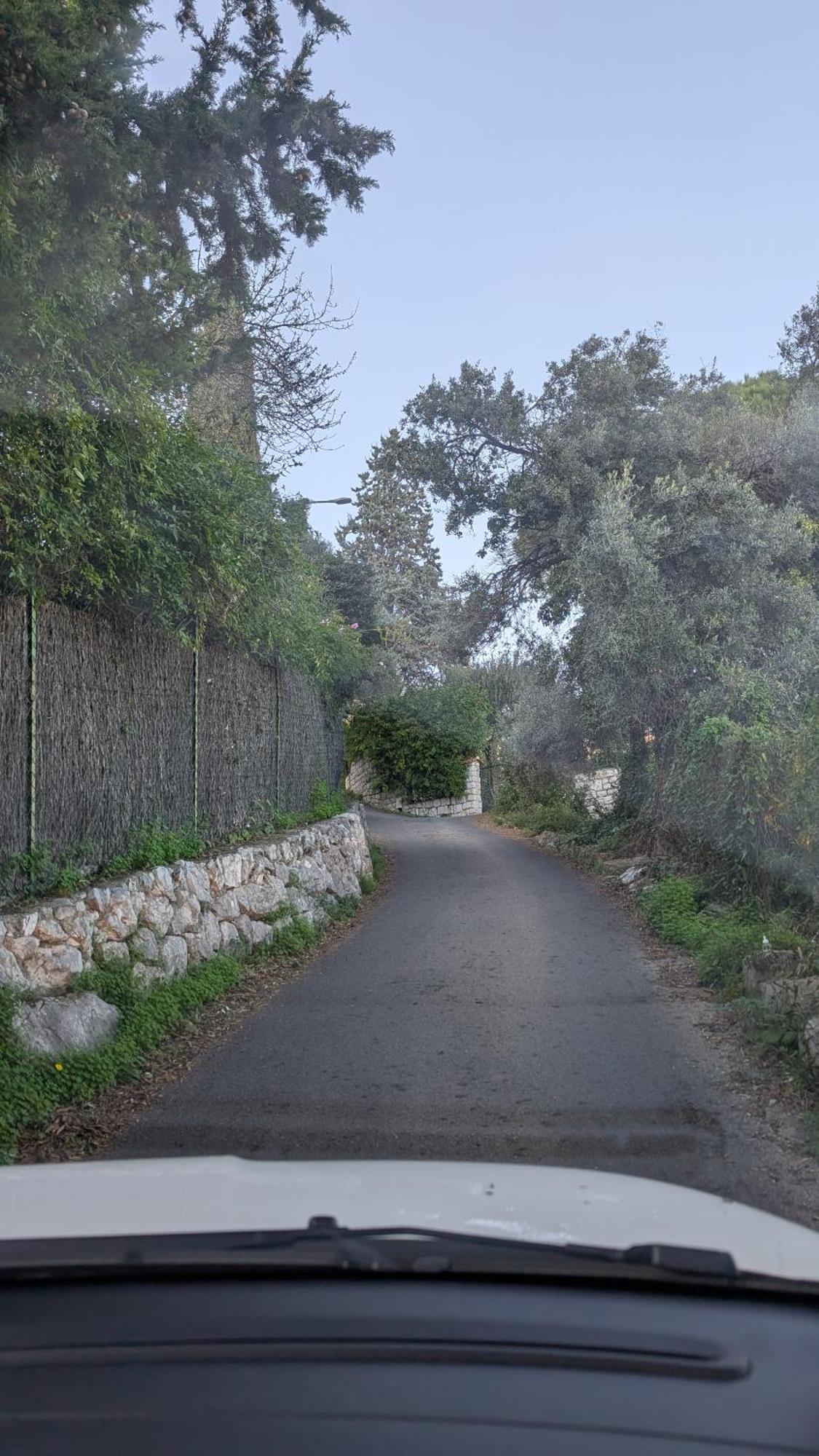 Le Mas D'Angeline, Vue Mer, Jardin Commun, Parking, Voiture Requise, 10 Min En Voiture De Monaco, Route Etroite, Pente Raide, Croisement Limite, Sea View, Shared Garden, Parking, Car Required, 10 Min Drive From Monaco, Narrow Steep Road, Limited Pass Beausoleil Luaran gambar