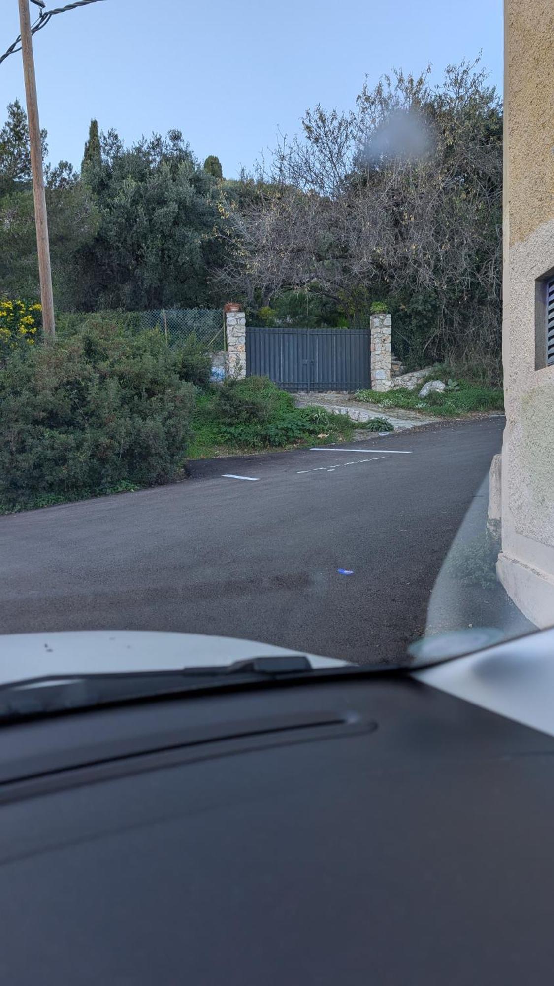 Le Mas D'Angeline, Vue Mer, Jardin Commun, Parking, Voiture Requise, 10 Min En Voiture De Monaco, Route Etroite, Pente Raide, Croisement Limite, Sea View, Shared Garden, Parking, Car Required, 10 Min Drive From Monaco, Narrow Steep Road, Limited Pass Beausoleil Luaran gambar