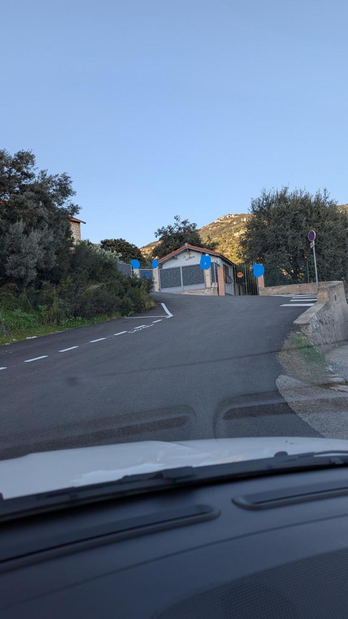 Le Mas D'Angeline, Vue Mer, Jardin Commun, Parking, Voiture Requise, 10 Min En Voiture De Monaco, Route Etroite, Pente Raide, Croisement Limite, Sea View, Shared Garden, Parking, Car Required, 10 Min Drive From Monaco, Narrow Steep Road, Limited Pass Beausoleil Luaran gambar