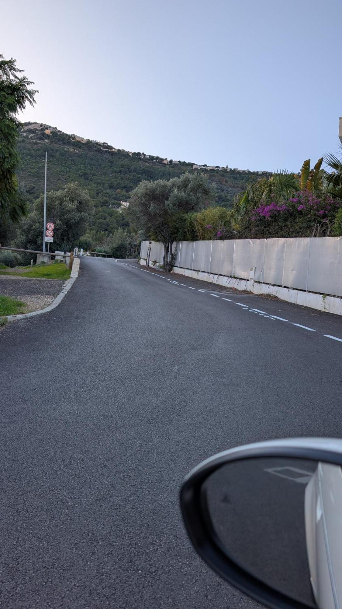 Le Mas D'Angeline, Vue Mer, Jardin Commun, Parking, Voiture Requise, 10 Min En Voiture De Monaco, Route Etroite, Pente Raide, Croisement Limite, Sea View, Shared Garden, Parking, Car Required, 10 Min Drive From Monaco, Narrow Steep Road, Limited Pass Beausoleil Luaran gambar