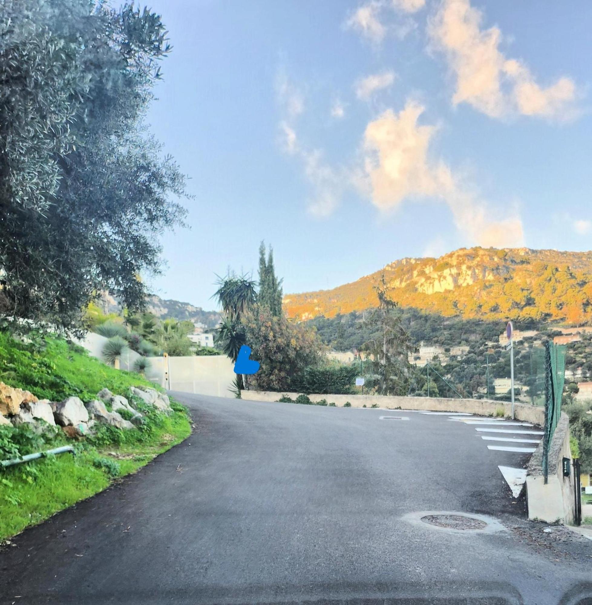 Le Mas D'Angeline, Vue Mer, Jardin Commun, Parking, Voiture Requise, 10 Min En Voiture De Monaco, Route Etroite, Pente Raide, Croisement Limite, Sea View, Shared Garden, Parking, Car Required, 10 Min Drive From Monaco, Narrow Steep Road, Limited Pass Beausoleil Luaran gambar