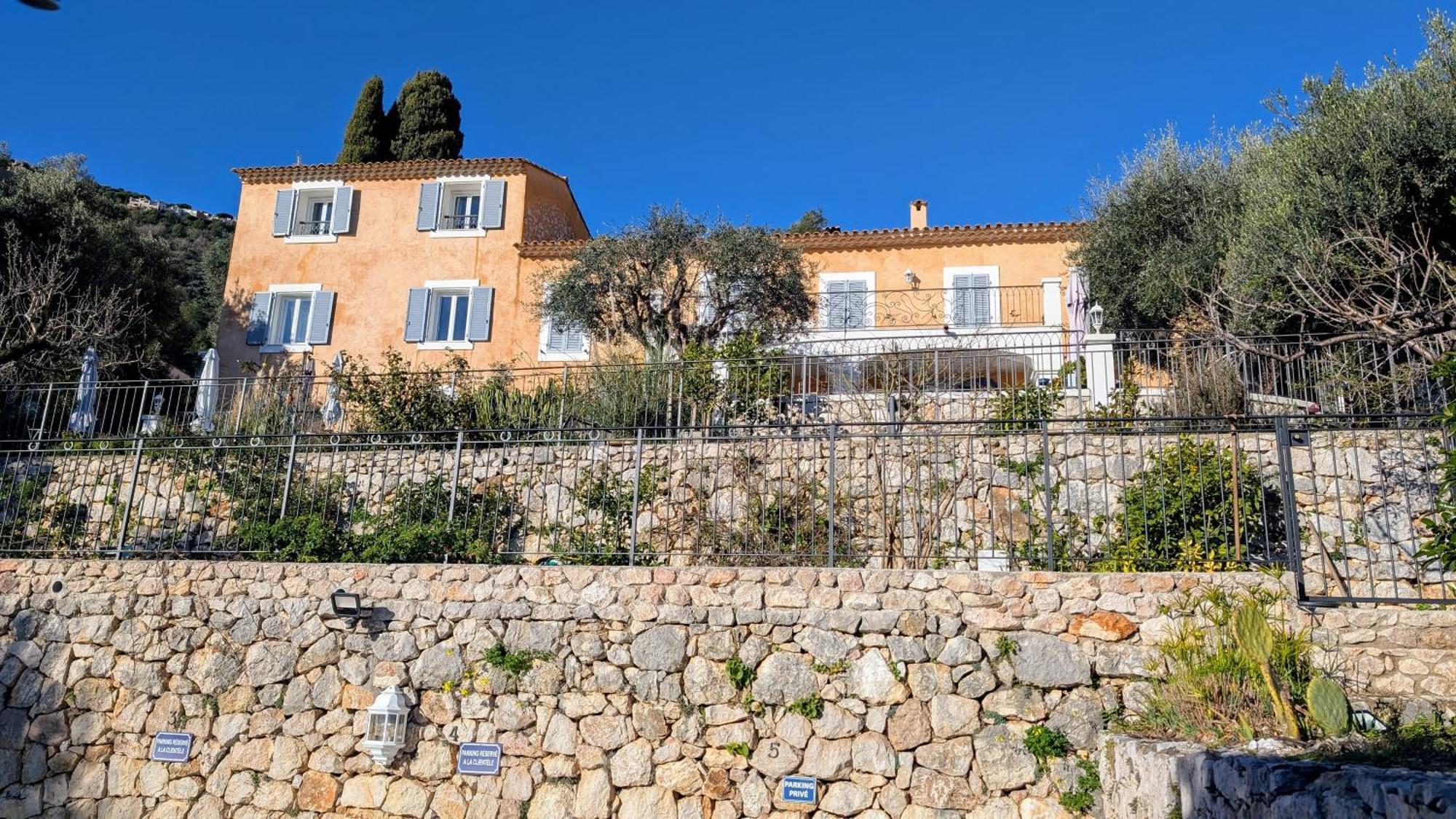 Le Mas D'Angeline, Vue Mer, Jardin Commun, Parking, Voiture Requise, 10 Min En Voiture De Monaco, Route Etroite, Pente Raide, Croisement Limite, Sea View, Shared Garden, Parking, Car Required, 10 Min Drive From Monaco, Narrow Steep Road, Limited Pass Beausoleil Luaran gambar