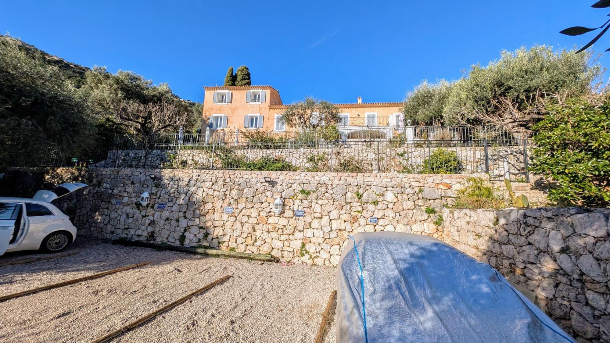 Le Mas D'Angeline, Vue Mer, Jardin Commun, Parking, Voiture Requise, 10 Min En Voiture De Monaco, Route Etroite, Pente Raide, Croisement Limite, Sea View, Shared Garden, Parking, Car Required, 10 Min Drive From Monaco, Narrow Steep Road, Limited Pass Beausoleil Luaran gambar