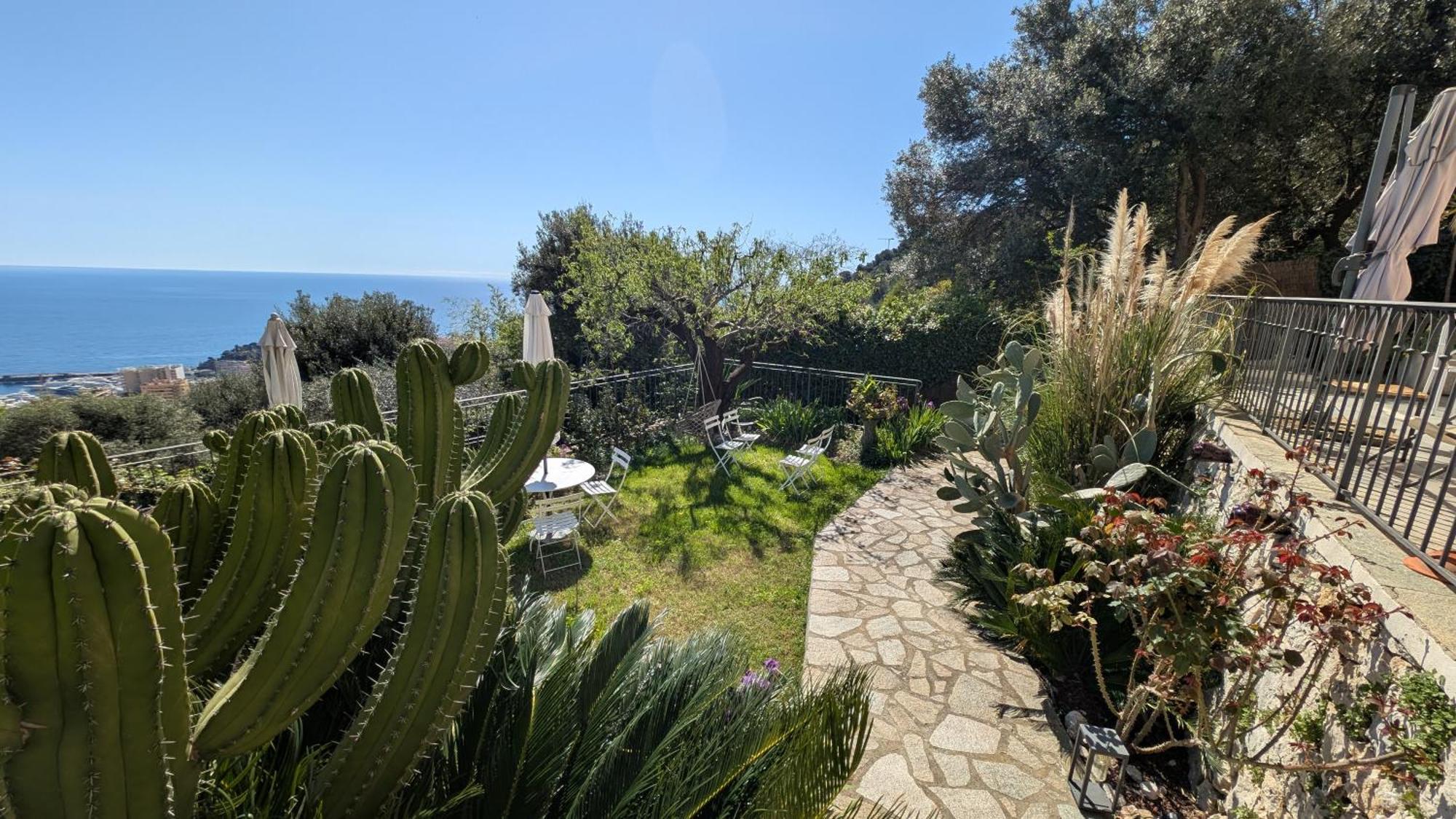 Le Mas D'Angeline, Vue Mer, Jardin Commun, Parking, Voiture Requise, 10 Min En Voiture De Monaco, Route Etroite, Pente Raide, Croisement Limite, Sea View, Shared Garden, Parking, Car Required, 10 Min Drive From Monaco, Narrow Steep Road, Limited Pass Beausoleil Luaran gambar
