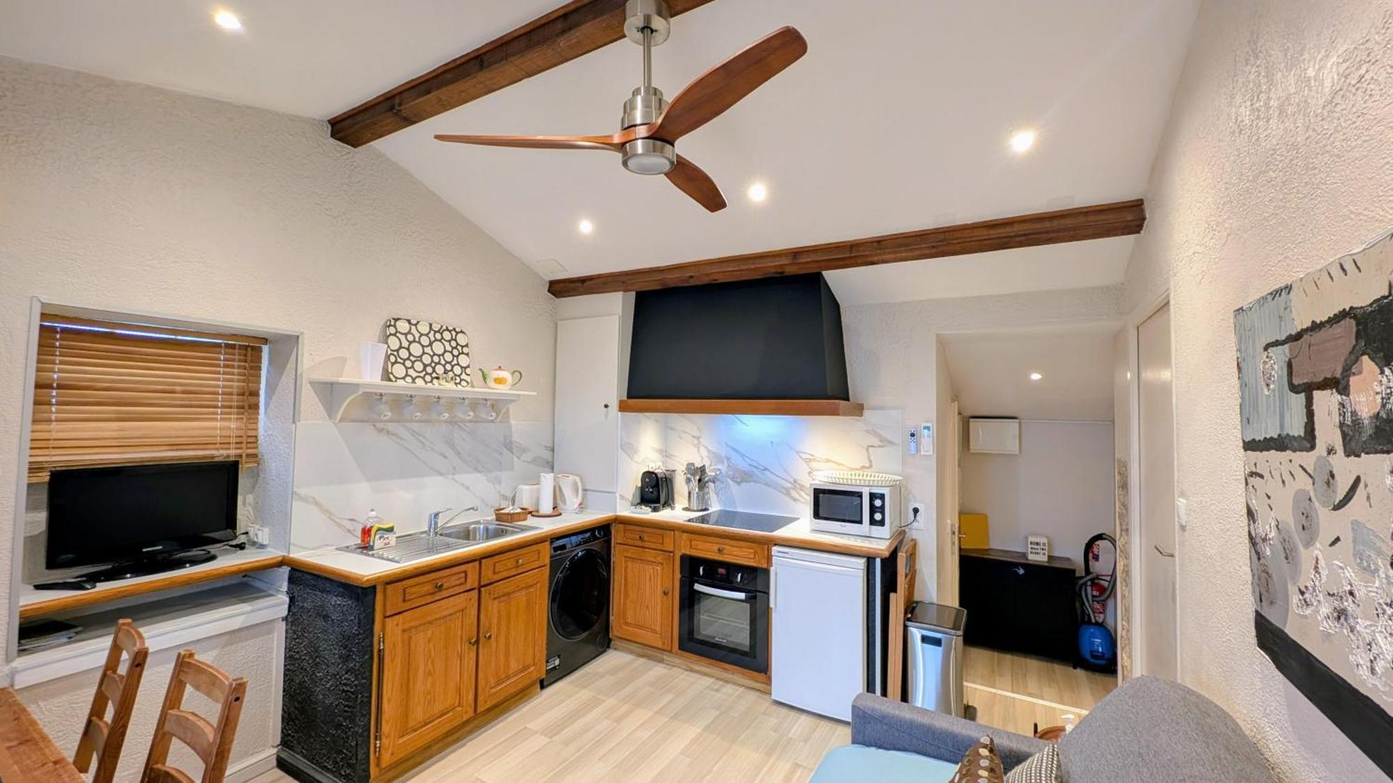 Le Mas D'Angeline, Vue Mer, Jardin Commun, Parking, Voiture Requise, 10 Min En Voiture De Monaco, Route Etroite, Pente Raide, Croisement Limite, Sea View, Shared Garden, Parking, Car Required, 10 Min Drive From Monaco, Narrow Steep Road, Limited Pass Beausoleil Luaran gambar