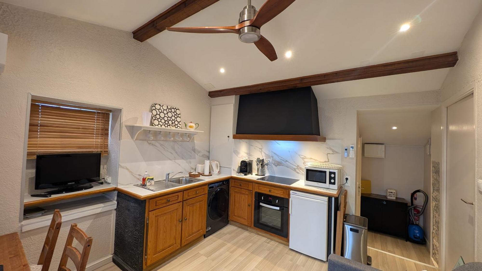 Le Mas D'Angeline, Vue Mer, Jardin Commun, Parking, Voiture Requise, 10 Min En Voiture De Monaco, Route Etroite, Pente Raide, Croisement Limite, Sea View, Shared Garden, Parking, Car Required, 10 Min Drive From Monaco, Narrow Steep Road, Limited Pass Beausoleil Luaran gambar