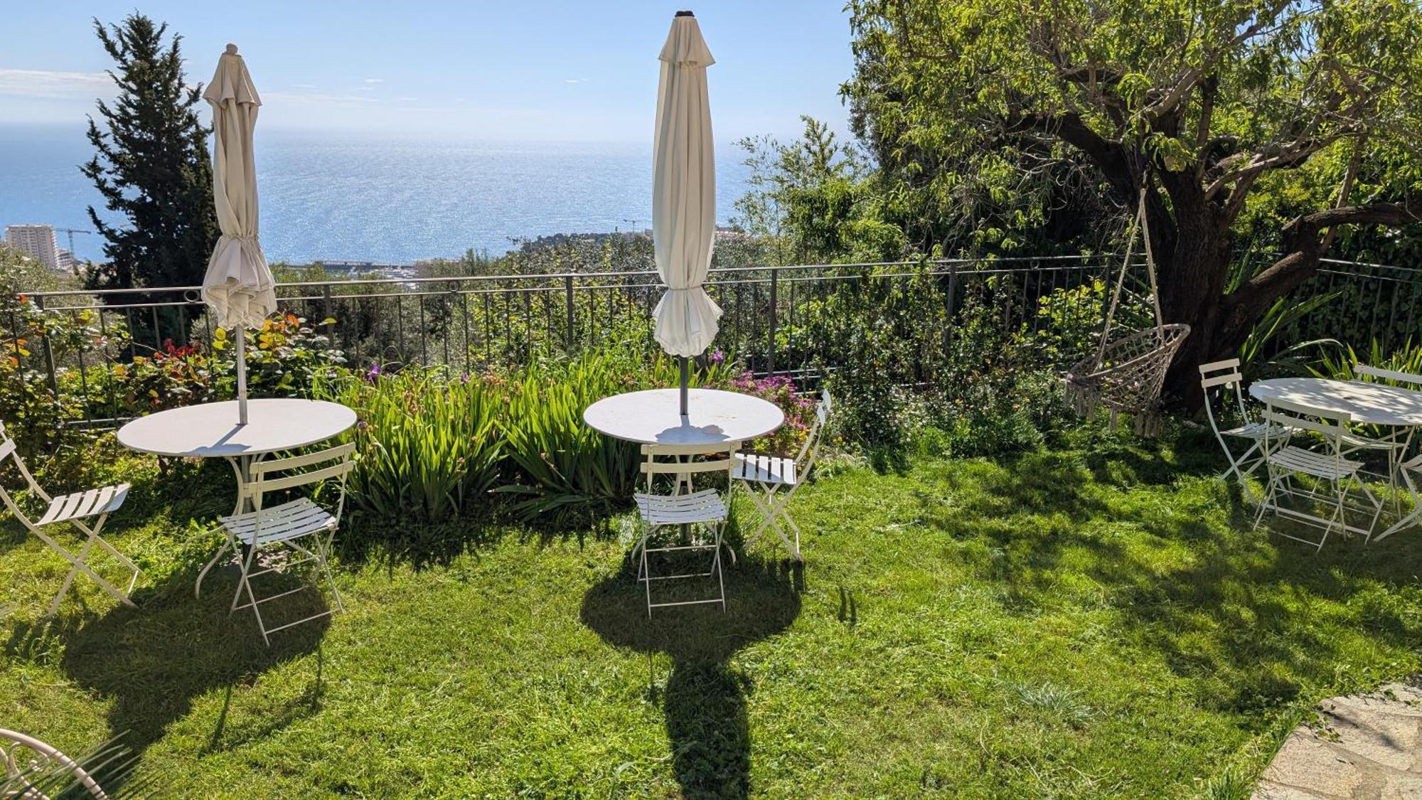 Le Mas D'Angeline, Vue Mer, Jardin Commun, Parking, Voiture Requise, 10 Min En Voiture De Monaco, Route Etroite, Pente Raide, Croisement Limite, Sea View, Shared Garden, Parking, Car Required, 10 Min Drive From Monaco, Narrow Steep Road, Limited Pass Beausoleil Luaran gambar
