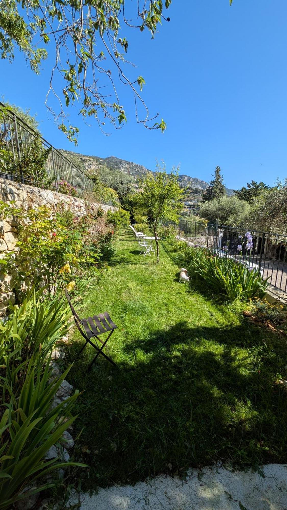 Le Mas D'Angeline, Vue Mer, Jardin Commun, Parking, Voiture Requise, 10 Min En Voiture De Monaco, Route Etroite, Pente Raide, Croisement Limite, Sea View, Shared Garden, Parking, Car Required, 10 Min Drive From Monaco, Narrow Steep Road, Limited Pass Beausoleil Luaran gambar
