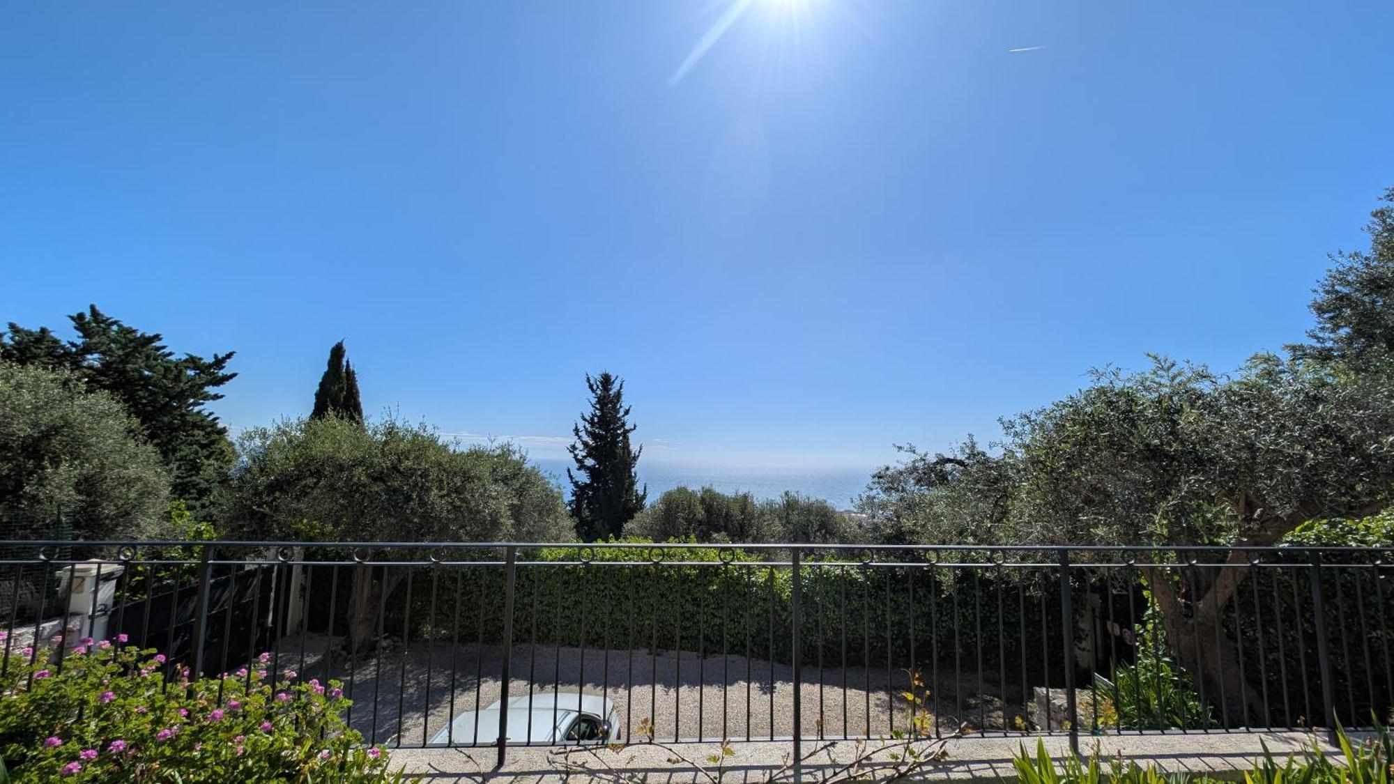 Le Mas D'Angeline, Vue Mer, Jardin Commun, Parking, Voiture Requise, 10 Min En Voiture De Monaco, Route Etroite, Pente Raide, Croisement Limite, Sea View, Shared Garden, Parking, Car Required, 10 Min Drive From Monaco, Narrow Steep Road, Limited Pass Beausoleil Luaran gambar