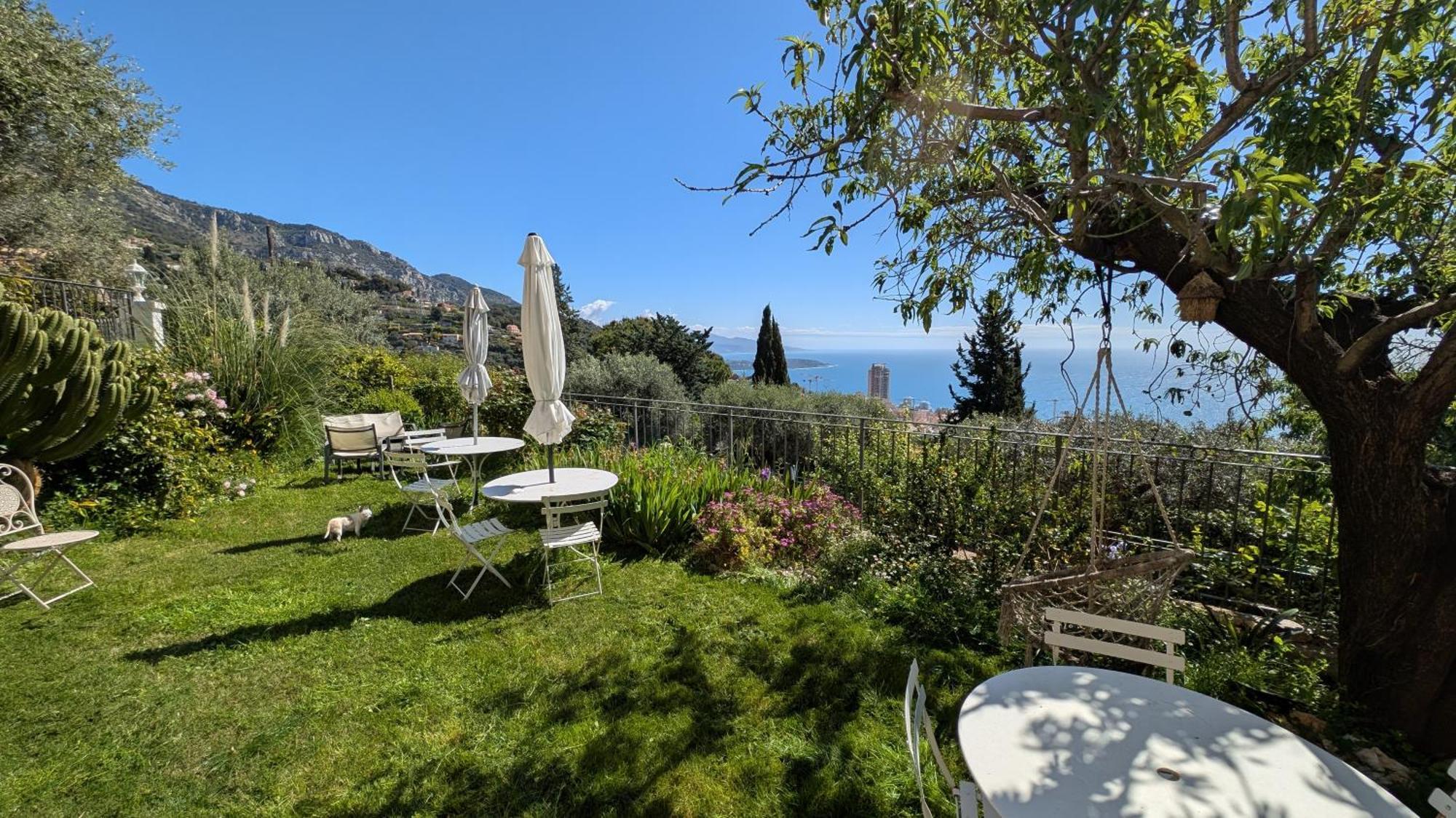 Le Mas D'Angeline, Vue Mer, Jardin Commun, Parking, Voiture Requise, 10 Min En Voiture De Monaco, Route Etroite, Pente Raide, Croisement Limite, Sea View, Shared Garden, Parking, Car Required, 10 Min Drive From Monaco, Narrow Steep Road, Limited Pass Beausoleil Luaran gambar