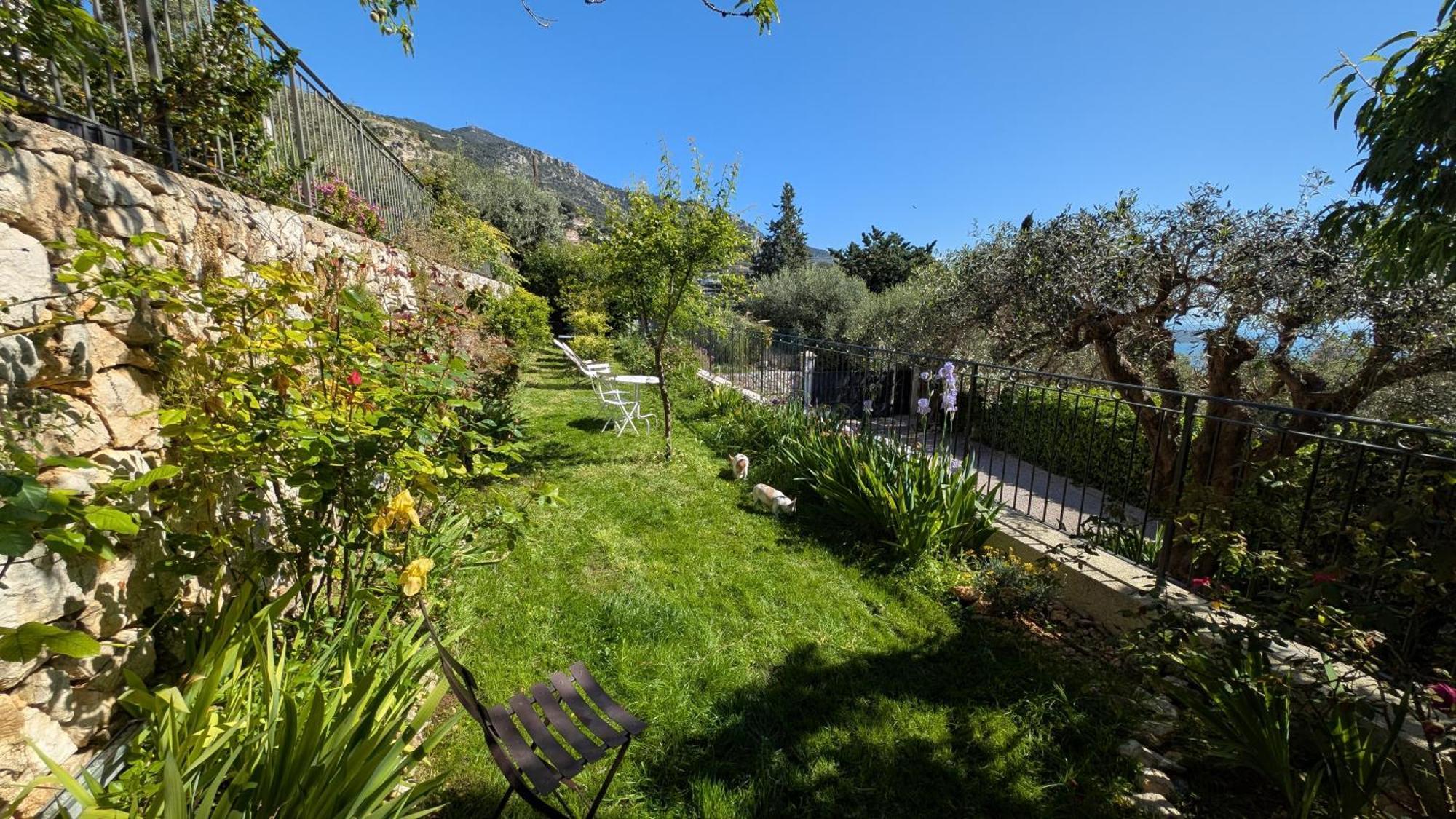 Le Mas D'Angeline, Vue Mer, Jardin Commun, Parking, Voiture Requise, 10 Min En Voiture De Monaco, Route Etroite, Pente Raide, Croisement Limite, Sea View, Shared Garden, Parking, Car Required, 10 Min Drive From Monaco, Narrow Steep Road, Limited Pass Beausoleil Luaran gambar