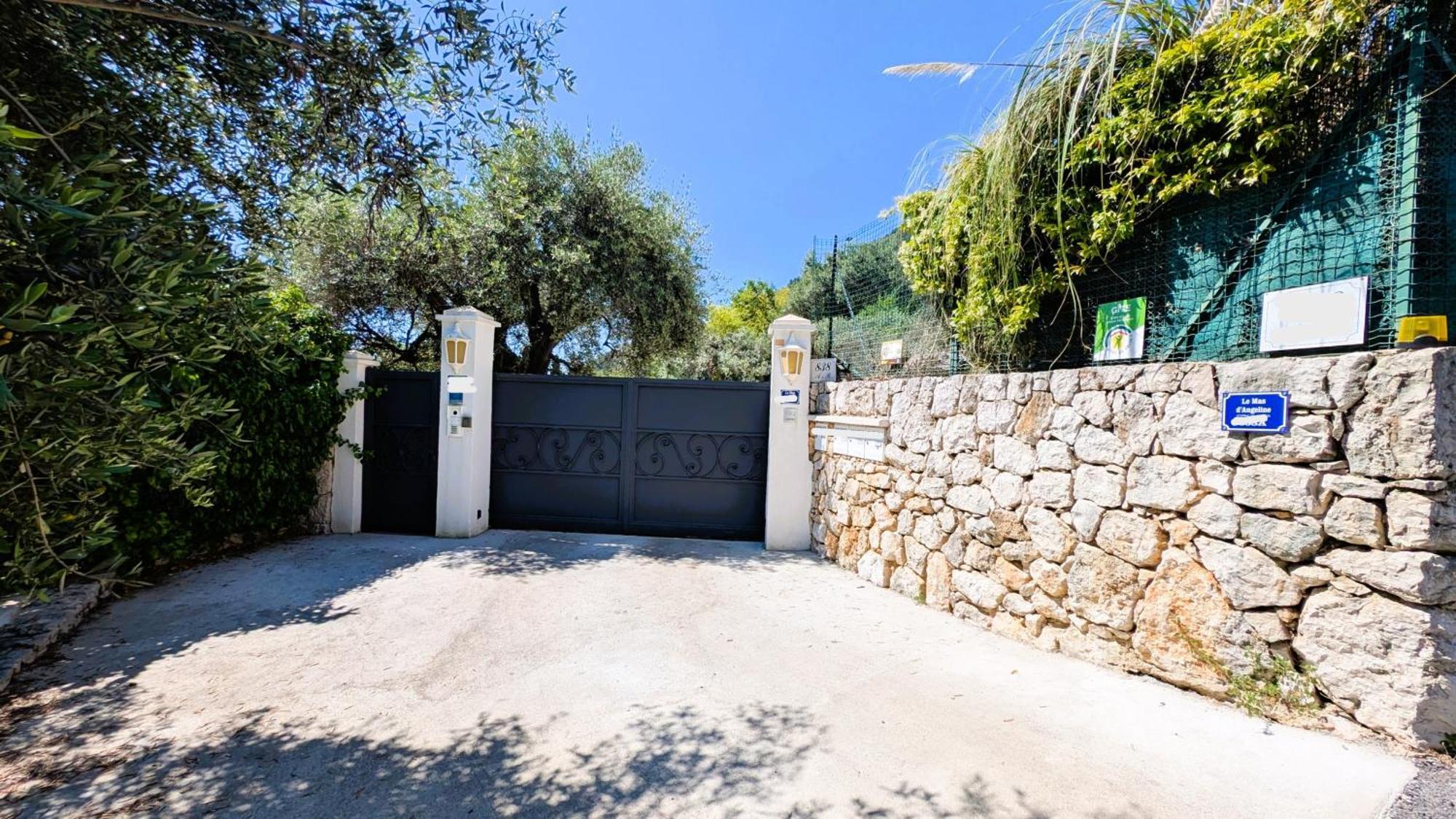 Le Mas D'Angeline, Vue Mer, Jardin Commun, Parking, Voiture Requise, 10 Min En Voiture De Monaco, Route Etroite, Pente Raide, Croisement Limite, Sea View, Shared Garden, Parking, Car Required, 10 Min Drive From Monaco, Narrow Steep Road, Limited Pass Beausoleil Luaran gambar