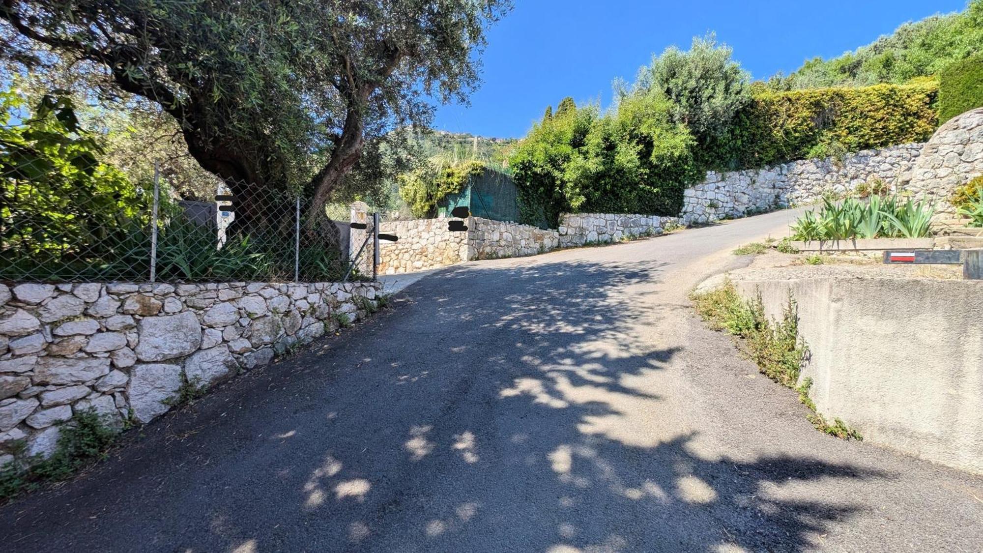 Le Mas D'Angeline, Vue Mer, Jardin Commun, Parking, Voiture Requise, 10 Min En Voiture De Monaco, Route Etroite, Pente Raide, Croisement Limite, Sea View, Shared Garden, Parking, Car Required, 10 Min Drive From Monaco, Narrow Steep Road, Limited Pass Beausoleil Luaran gambar