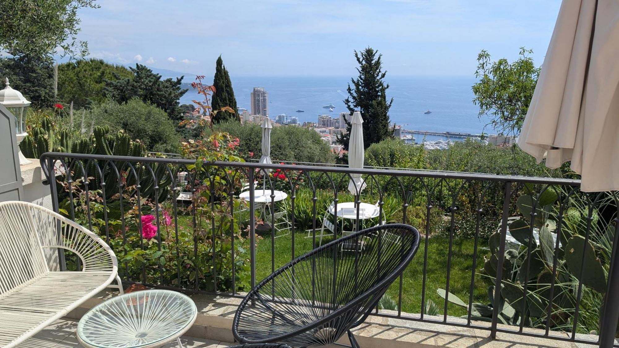 Le Mas D'Angeline, Vue Mer, Jardin Commun, Parking, Voiture Requise, 10 Min En Voiture De Monaco, Route Etroite, Pente Raide, Croisement Limite, Sea View, Shared Garden, Parking, Car Required, 10 Min Drive From Monaco, Narrow Steep Road, Limited Pass Beausoleil Luaran gambar