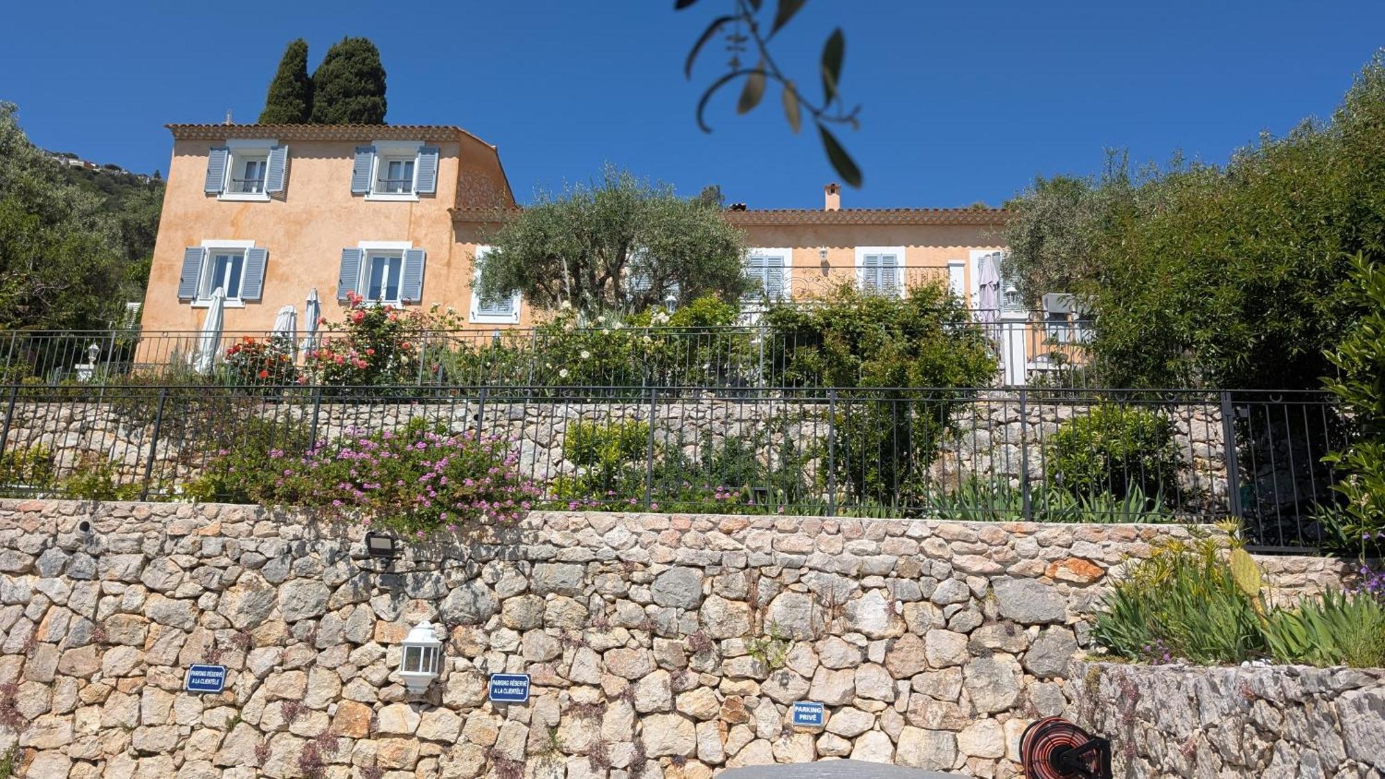 Le Mas D'Angeline, Vue Mer, Jardin Commun, Parking, Voiture Requise, 10 Min En Voiture De Monaco, Route Etroite, Pente Raide, Croisement Limite, Sea View, Shared Garden, Parking, Car Required, 10 Min Drive From Monaco, Narrow Steep Road, Limited Pass Beausoleil Luaran gambar