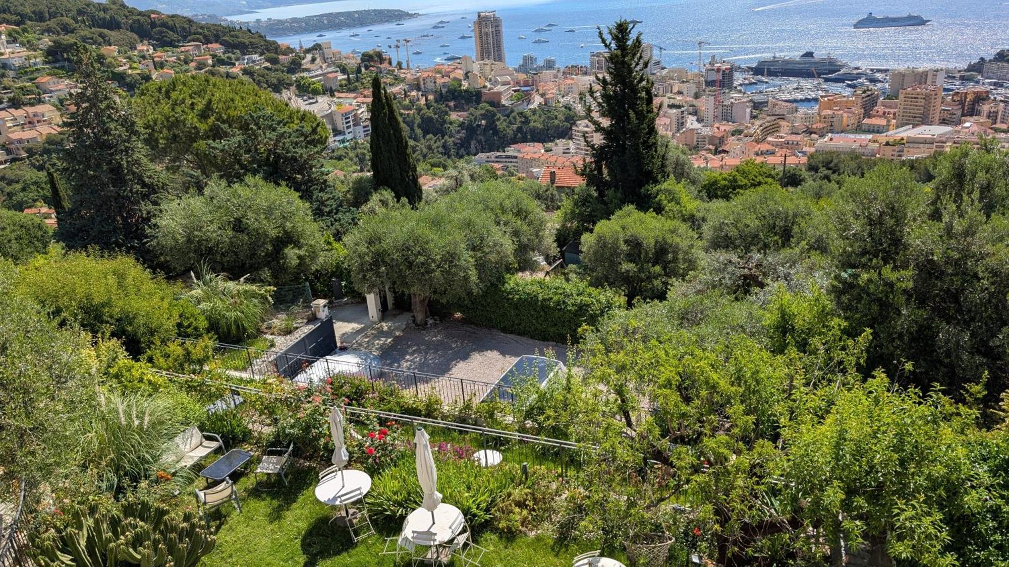 Le Mas D'Angeline, Vue Mer, Jardin Commun, Parking, Voiture Requise, 10 Min En Voiture De Monaco, Route Etroite, Pente Raide, Croisement Limite, Sea View, Shared Garden, Parking, Car Required, 10 Min Drive From Monaco, Narrow Steep Road, Limited Pass Beausoleil Luaran gambar