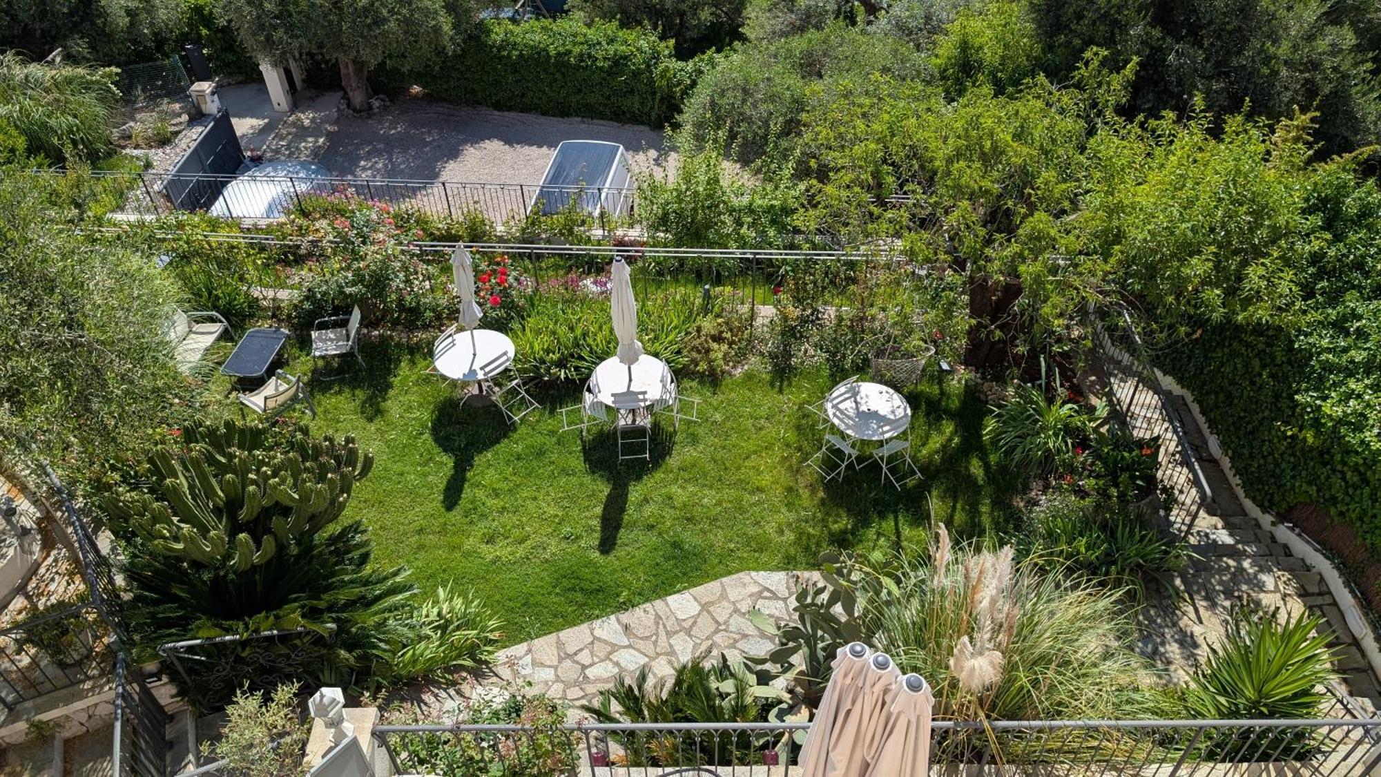 Le Mas D'Angeline, Vue Mer, Jardin Commun, Parking, Voiture Requise, 10 Min En Voiture De Monaco, Route Etroite, Pente Raide, Croisement Limite, Sea View, Shared Garden, Parking, Car Required, 10 Min Drive From Monaco, Narrow Steep Road, Limited Pass Beausoleil Luaran gambar